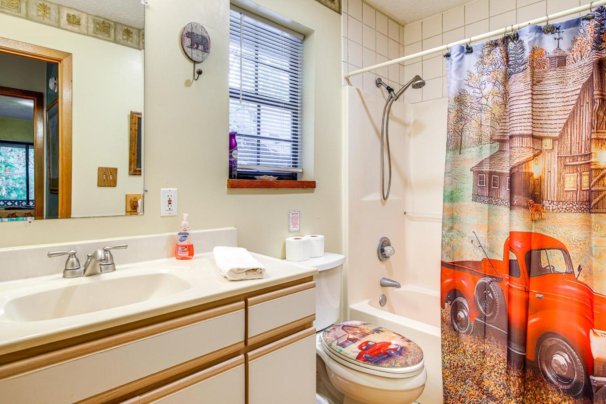Pet-Friendly Sevierville Rental With Private Hot Tub Екстериор снимка